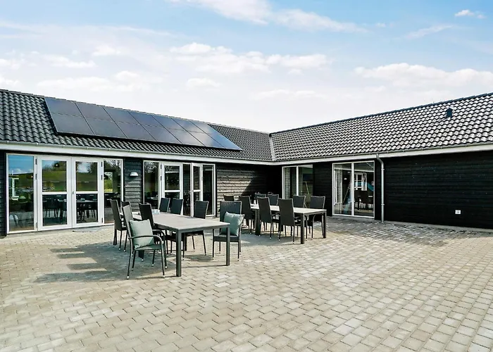 26 Person In Holiday home *